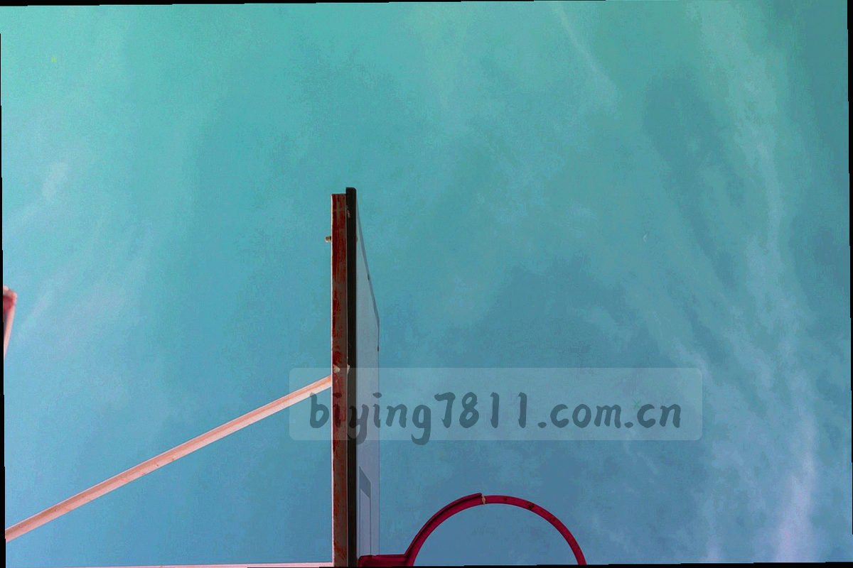 深蓝色网页线框图中有多行赛程和即时更新按钮